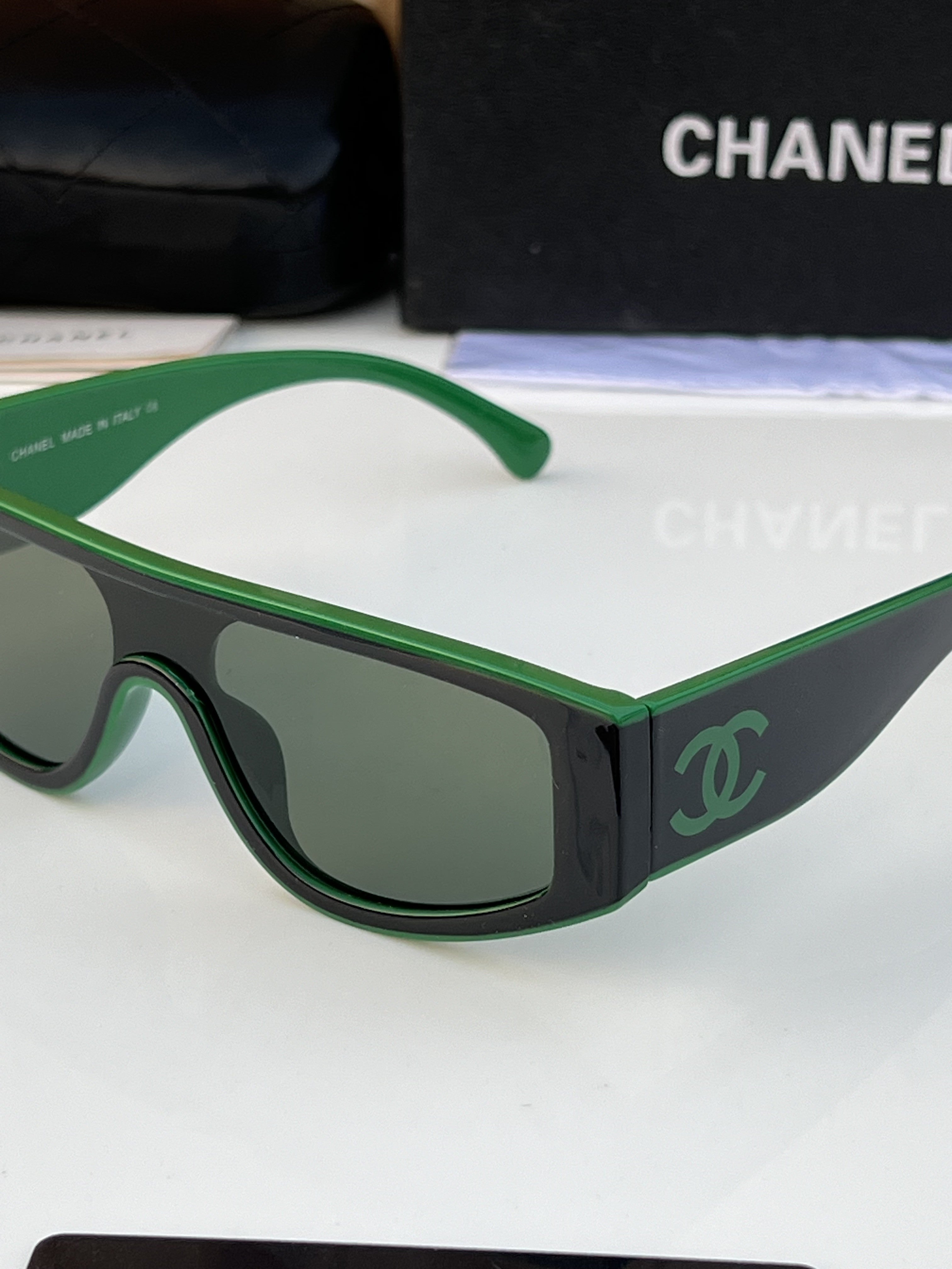 Cha_nel_1001_green_black