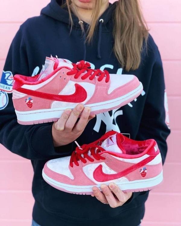 Nik_e Sb Dunk Low Strange Love (842