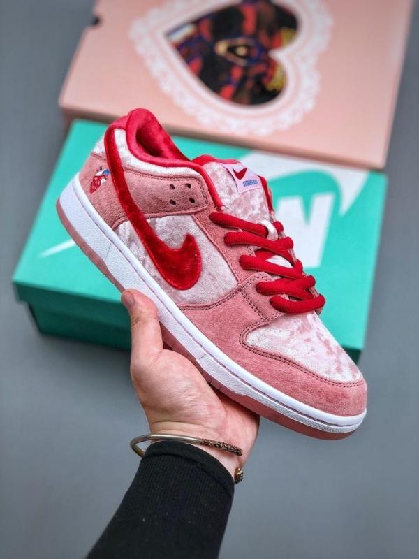 Nik_e Sb Dunk Low Strange Love (842