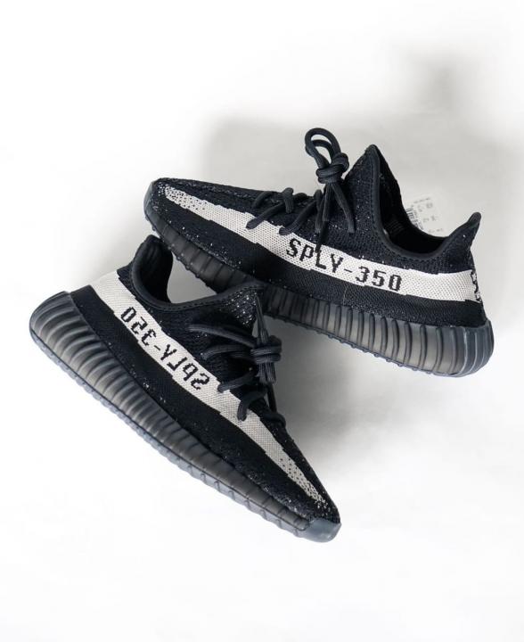 Yeezy 350 V2 Oreo With Full Kit Y02