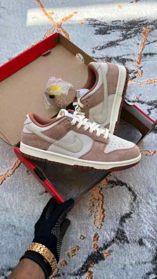 Nik_ e sb dunk low medium curr