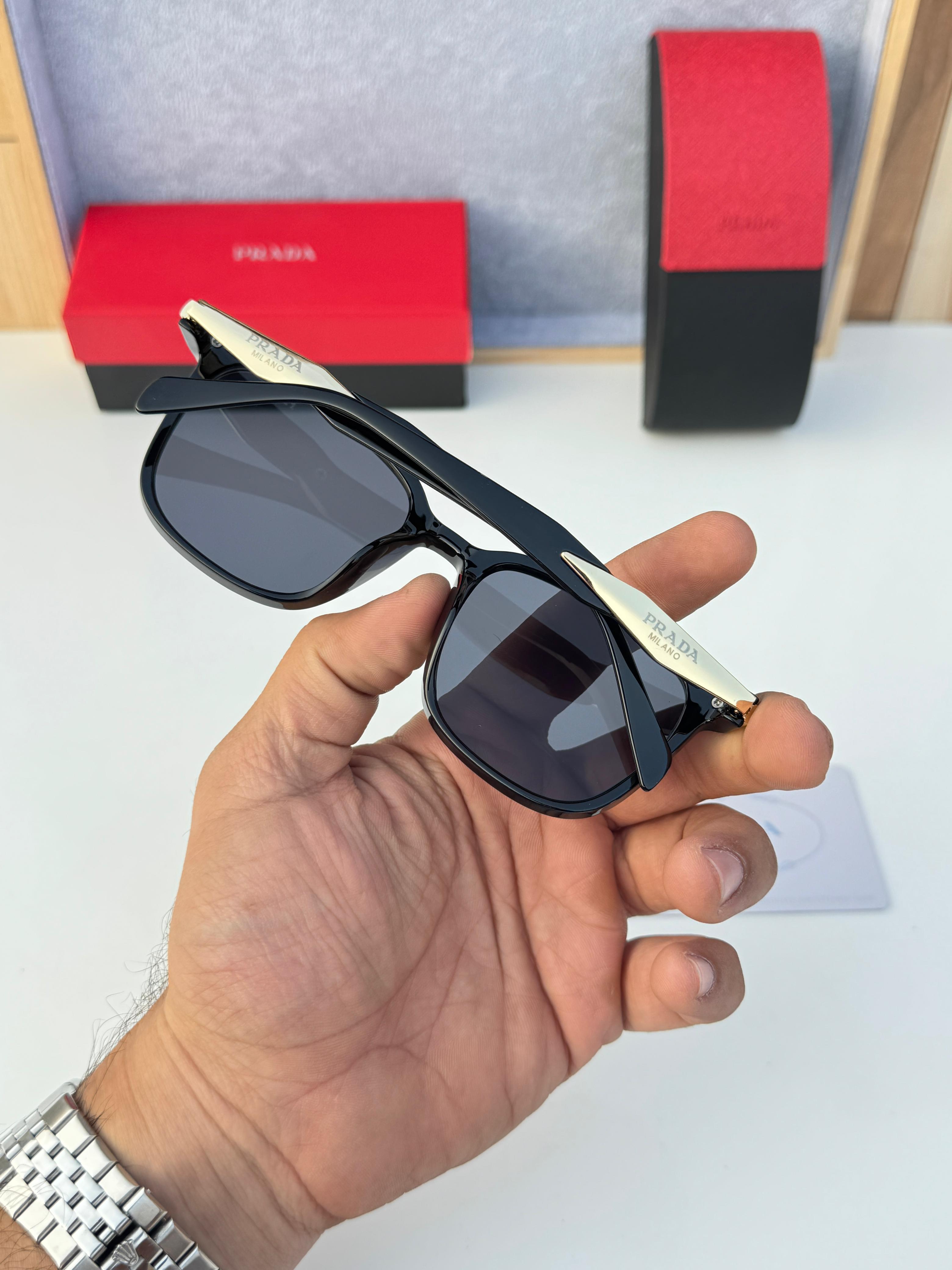 Prada 8008 black