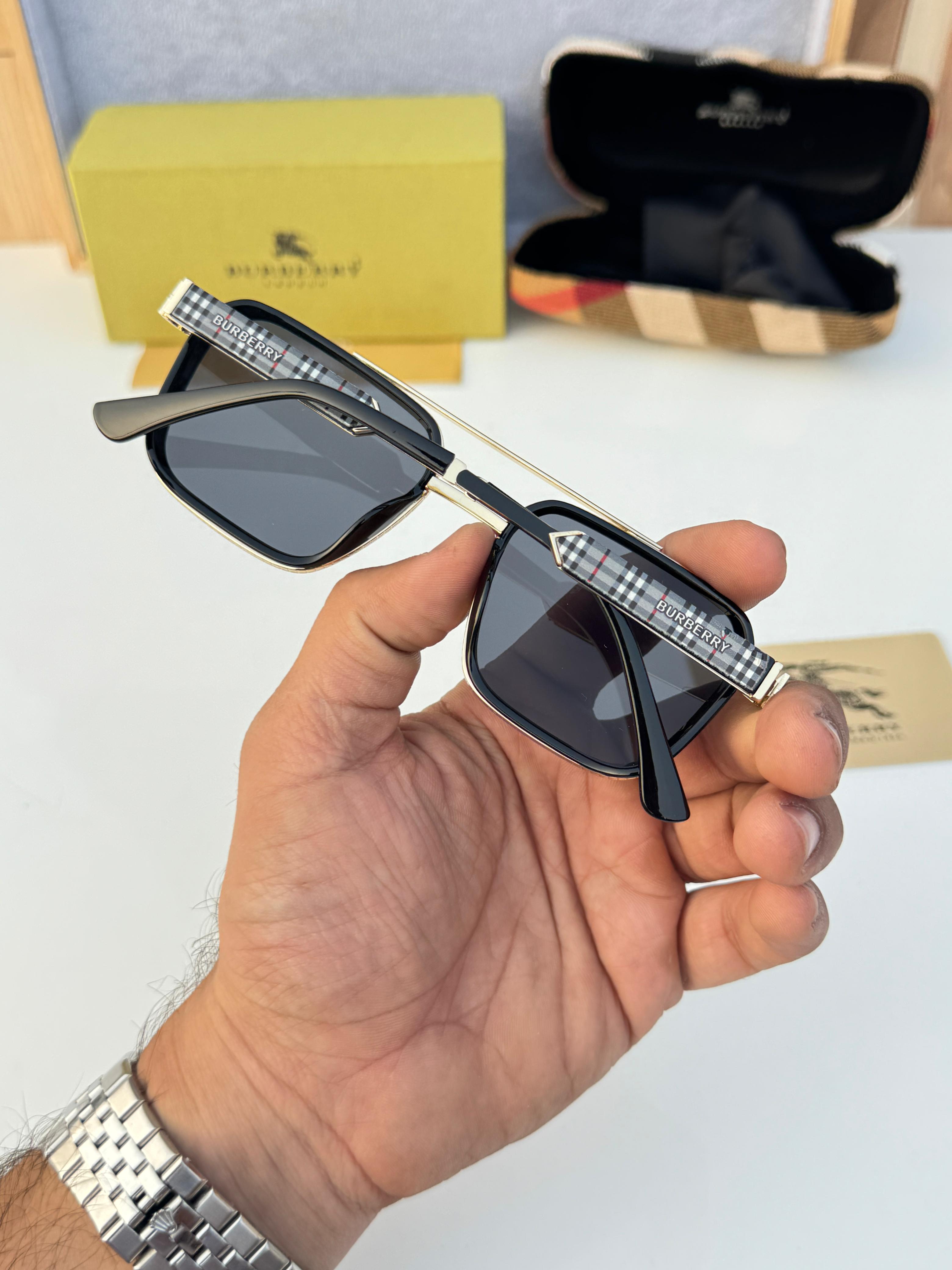 Burberr_y 2911 gold black