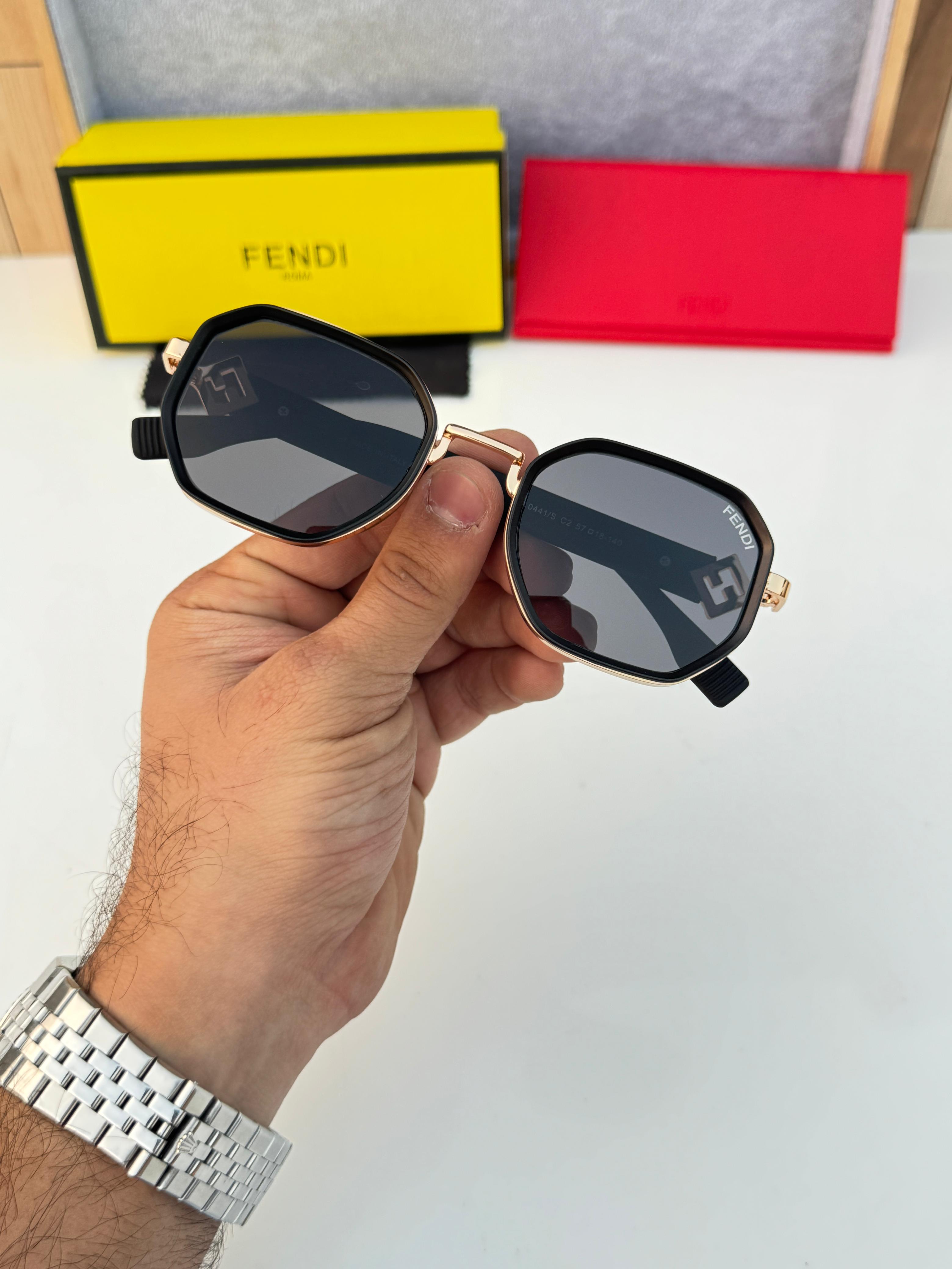 Fend_i 441 gold black