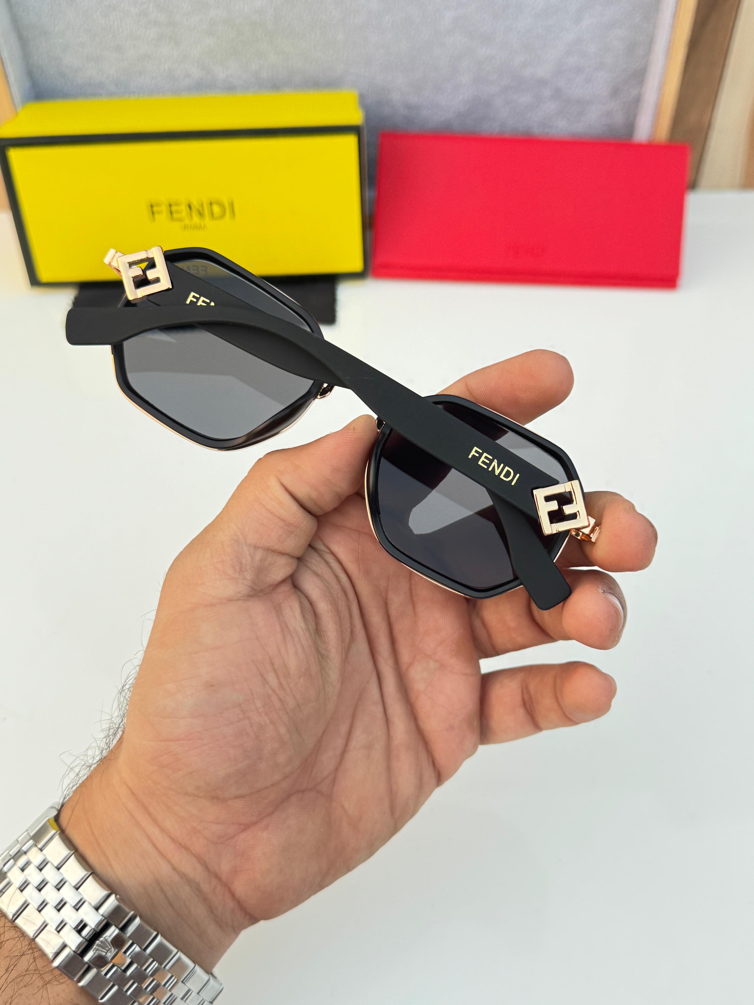 Fend_i 441 gold black