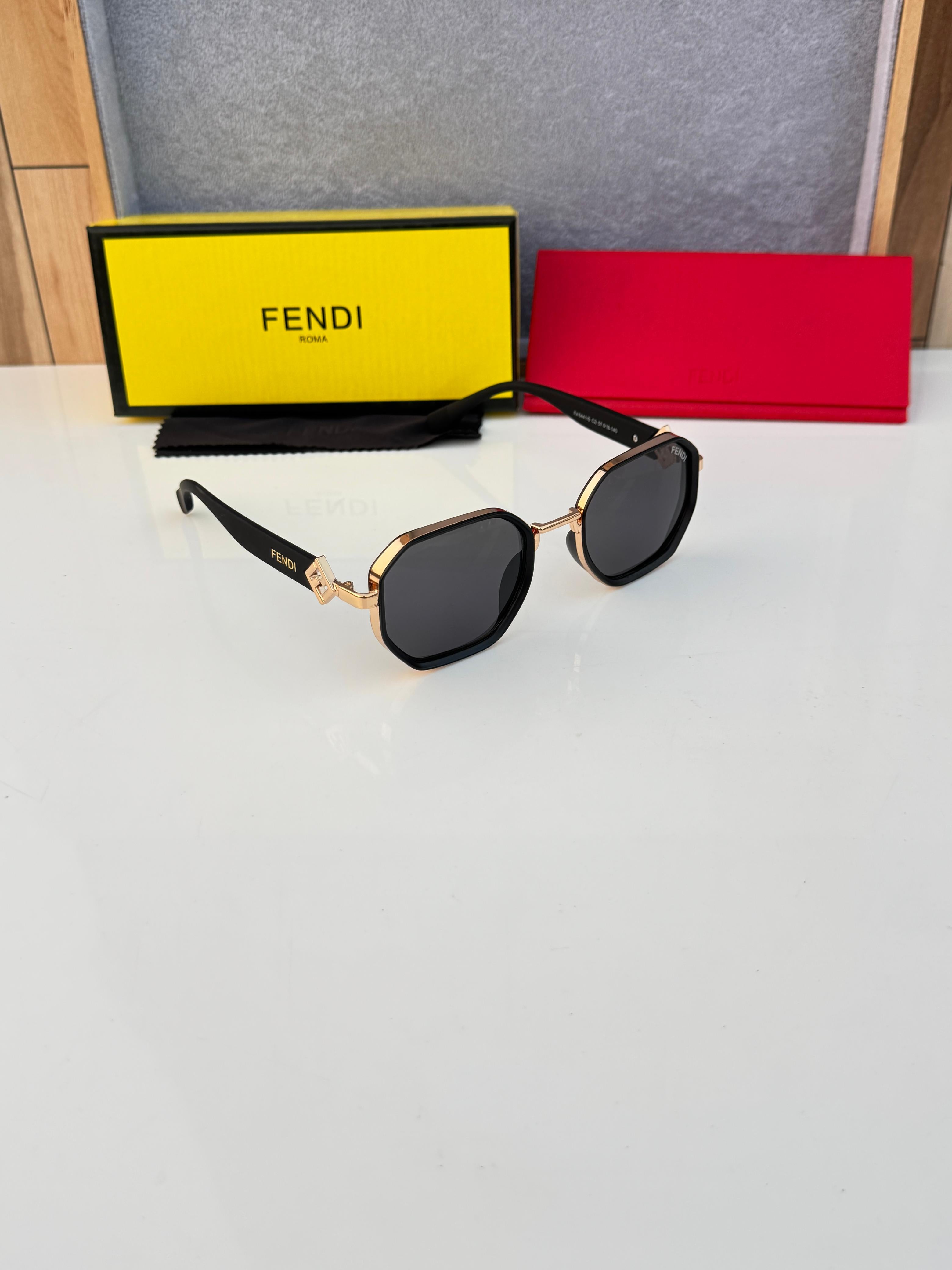 Fend_i 441 gold black