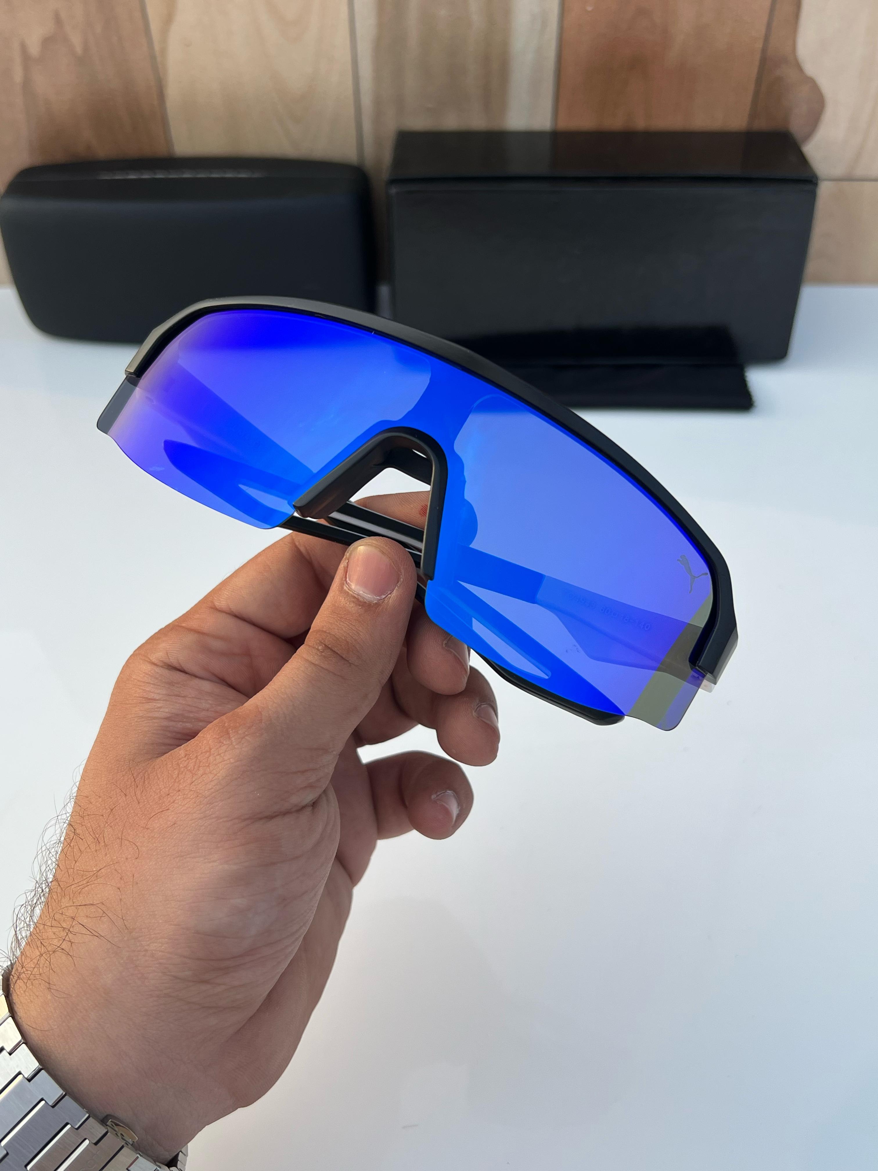 P_um_a 4943 black white blue A