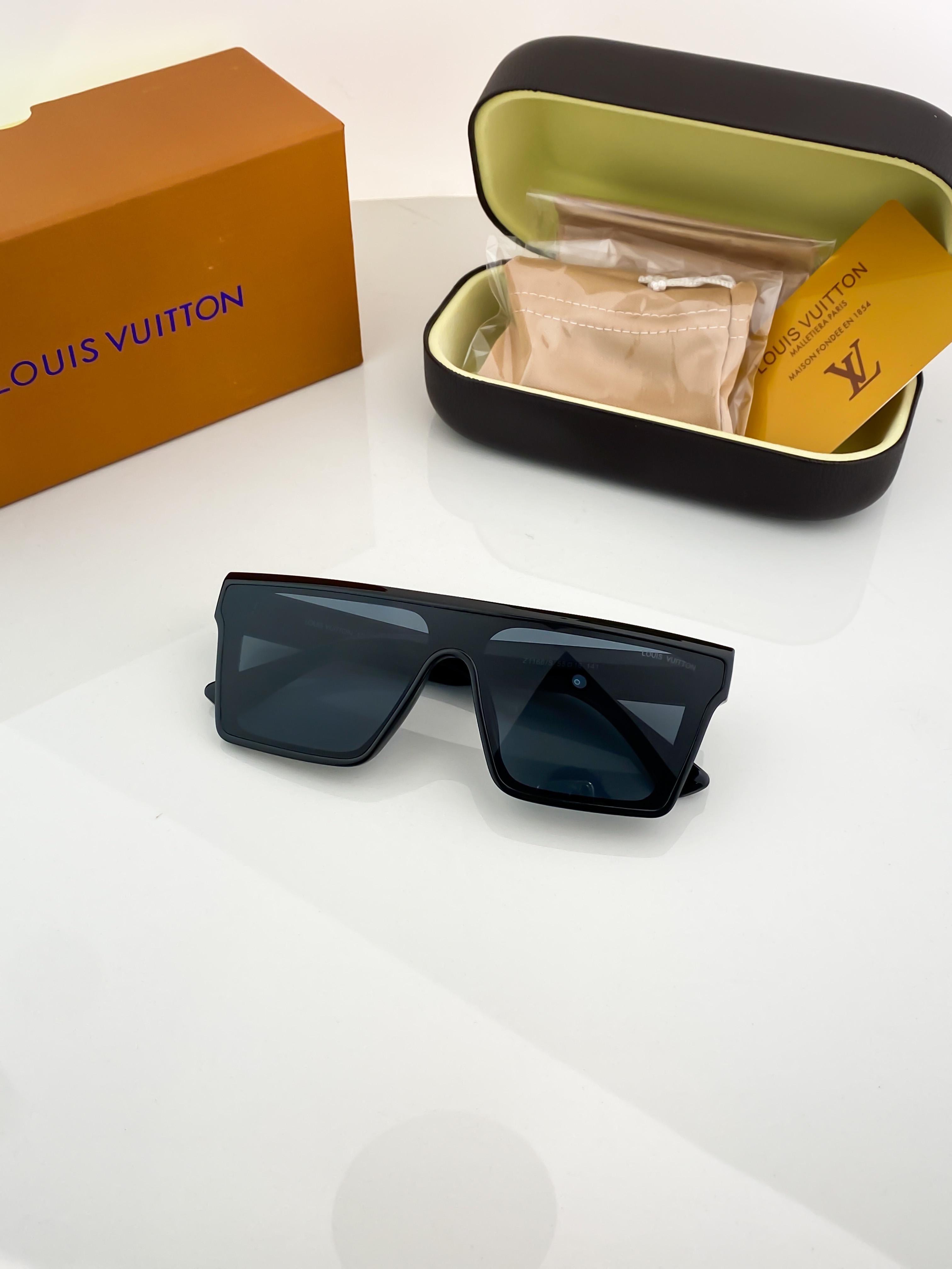 LO_UI_S VUI_TTON BLACK 1166 B