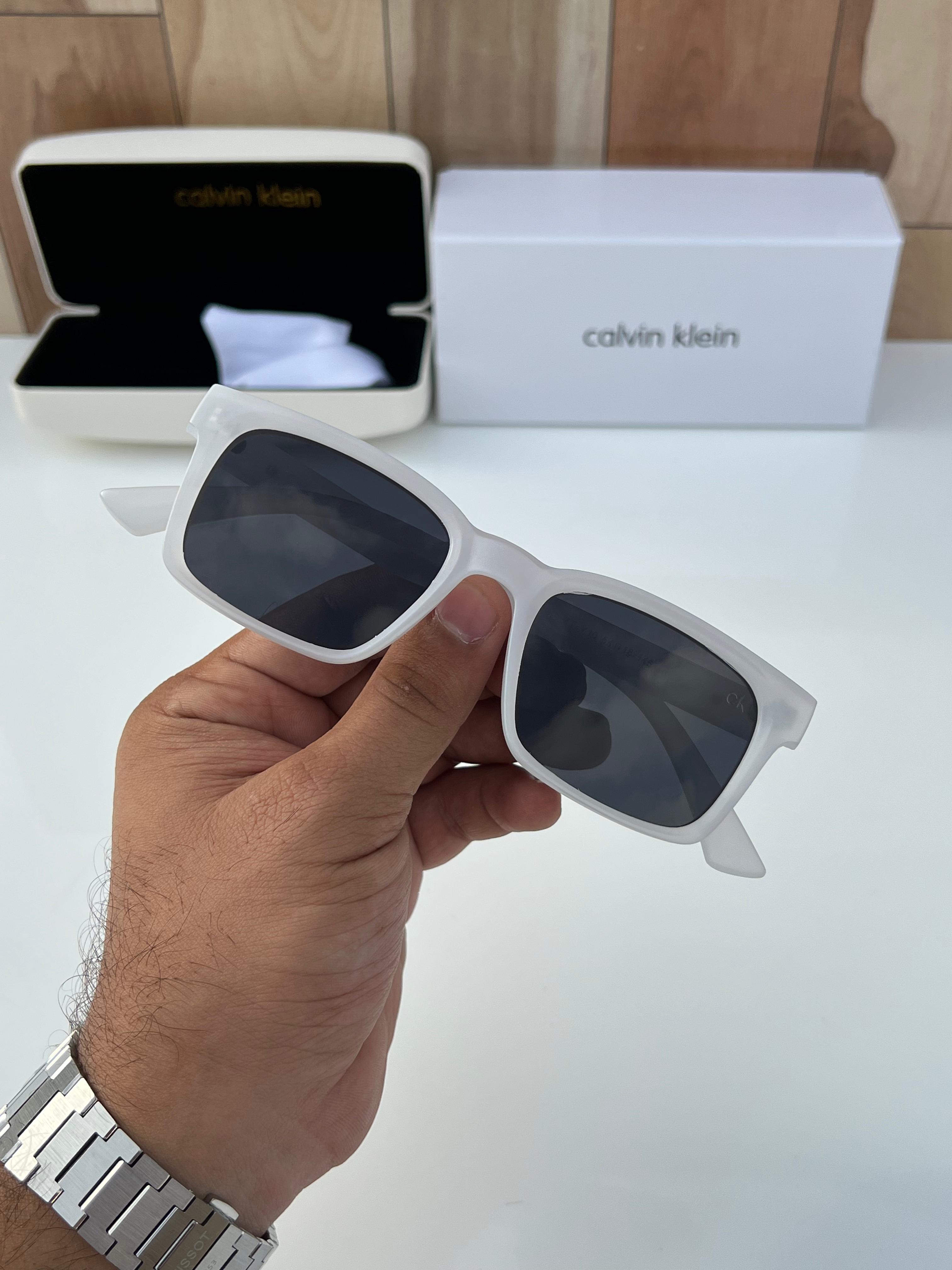 CaL Y10 white black A