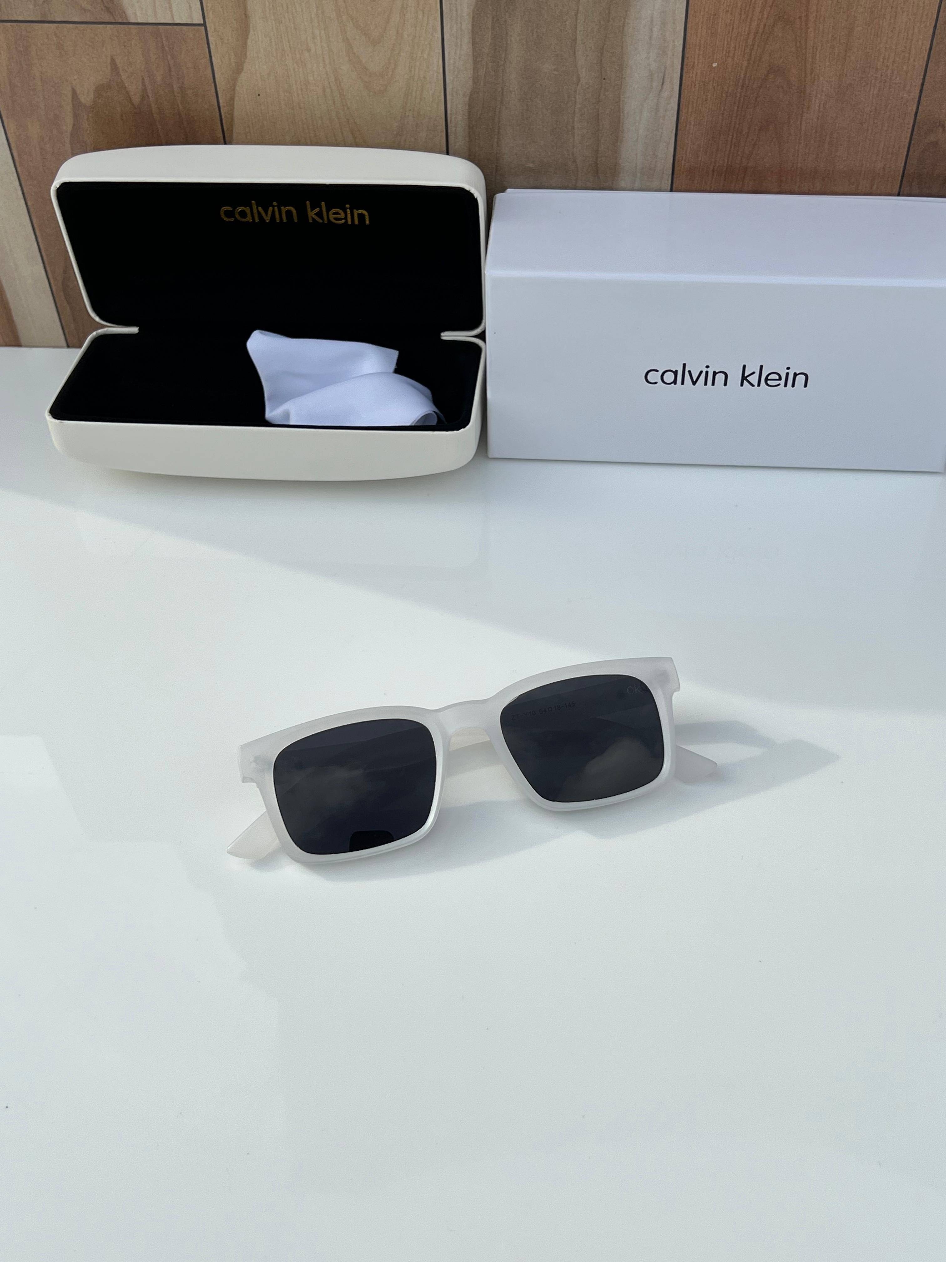 CaL Y10 white black A