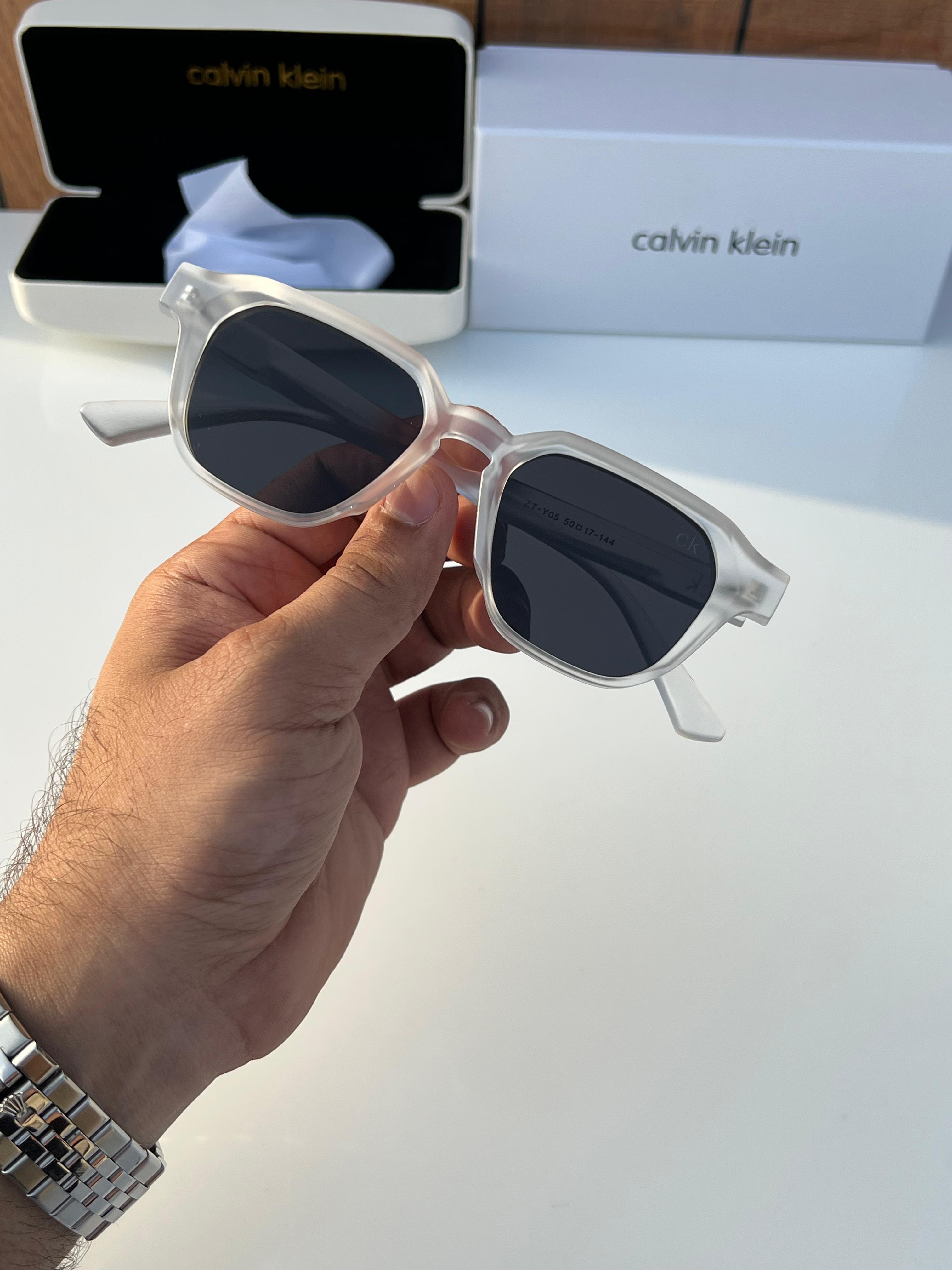 klein Y05 white black A