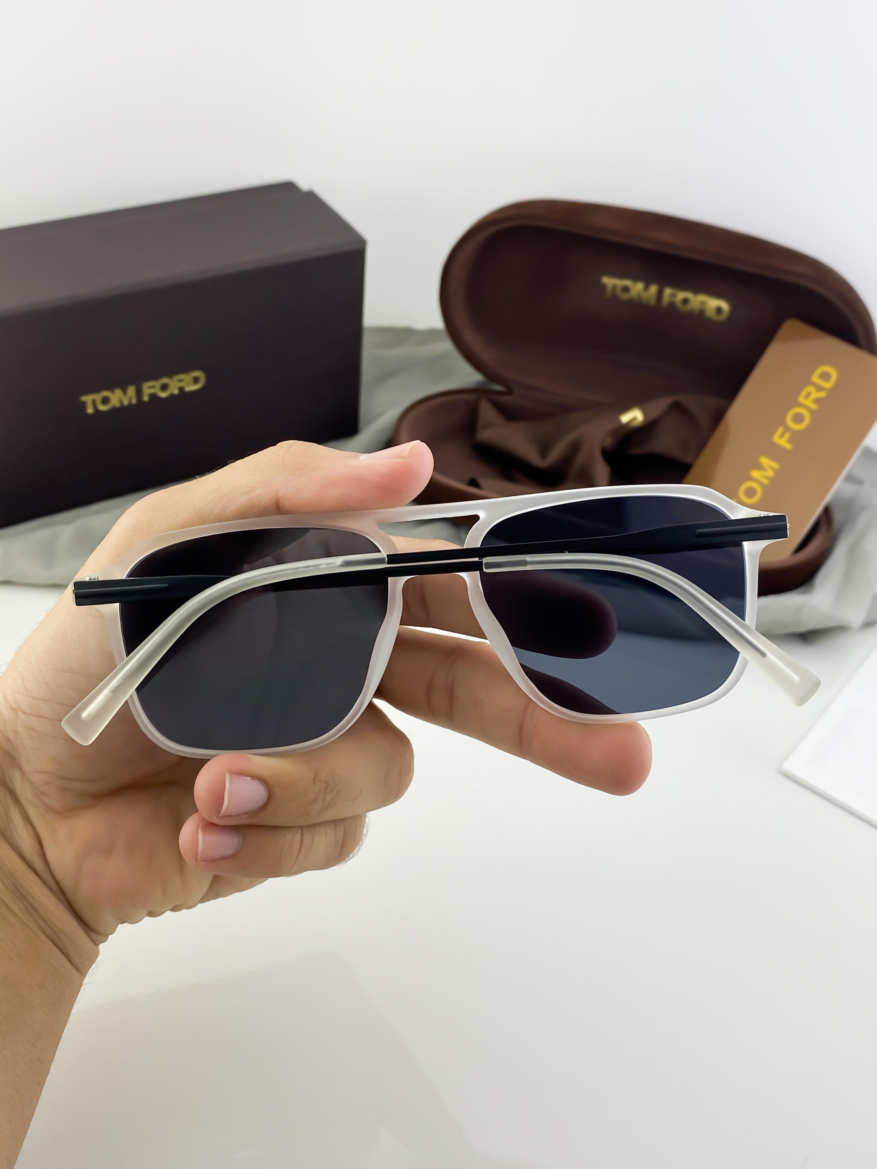 FORD ICE BLACK 0230 B