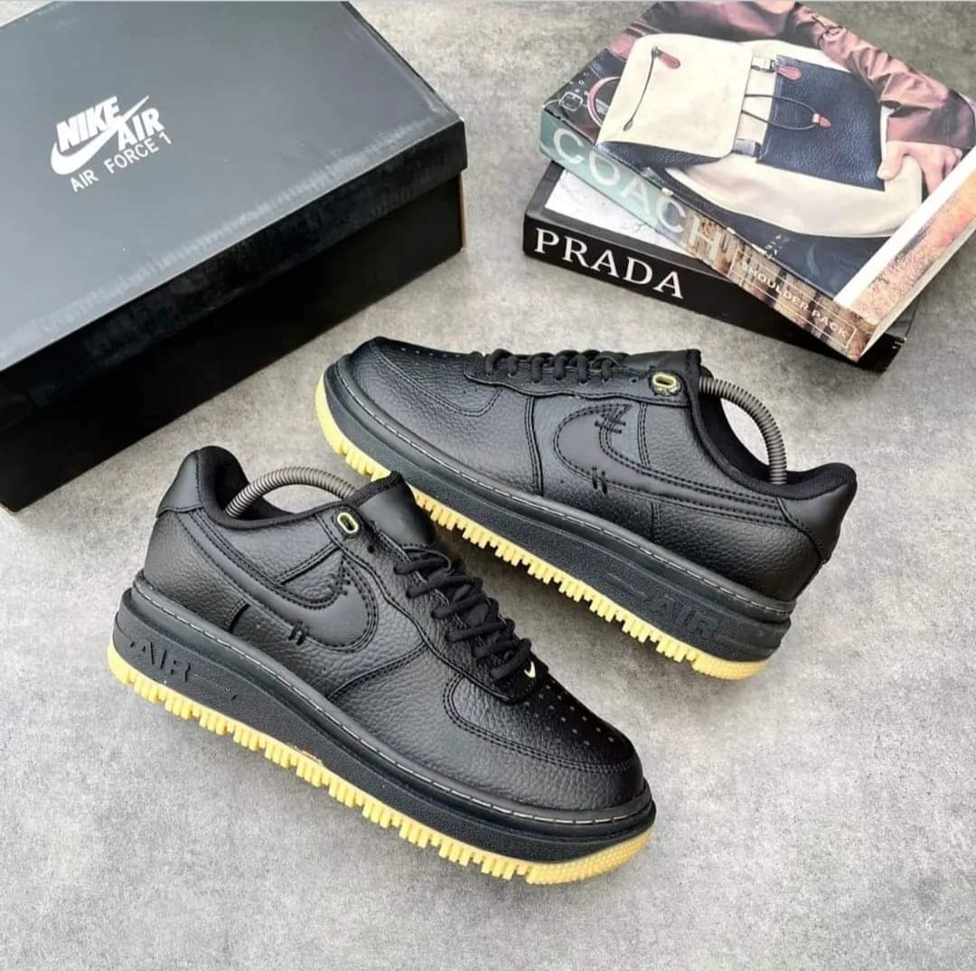 Nik e Airforce 1 Luxe Black Gum