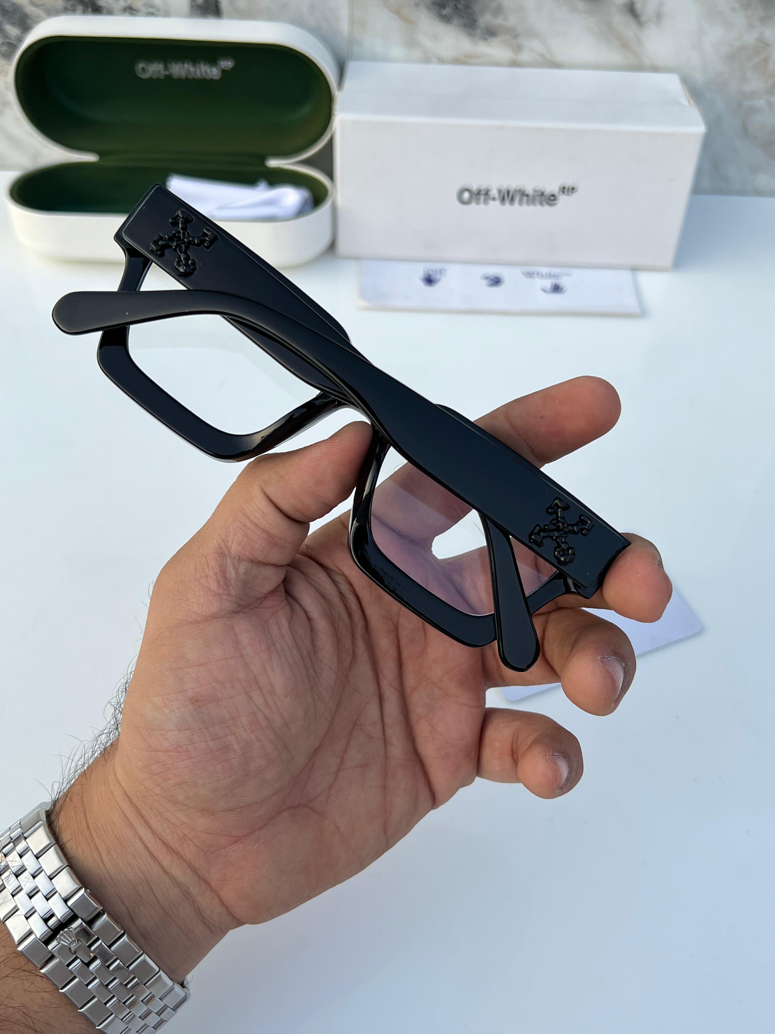 Off white black plano