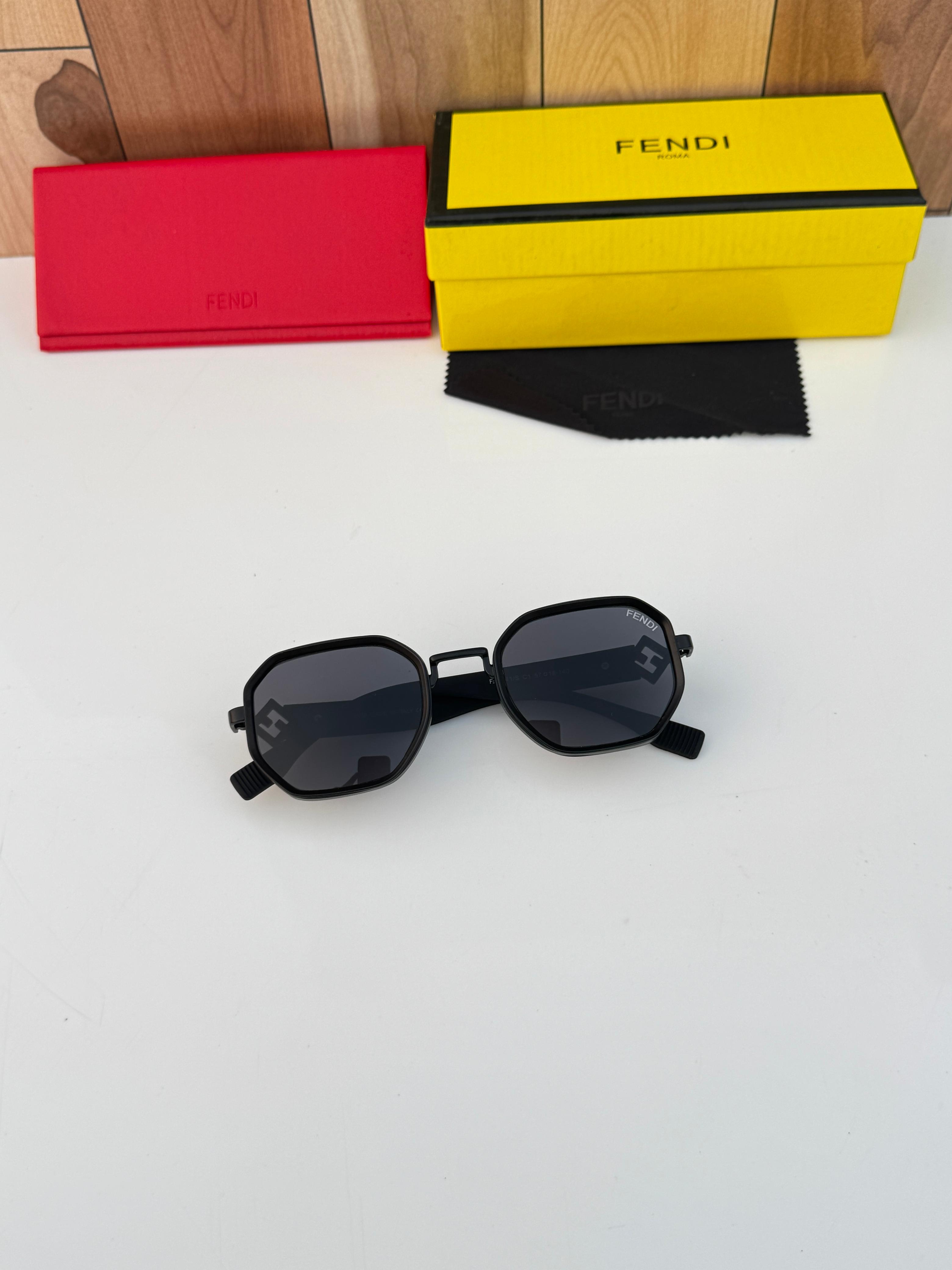 Fendi 441 black