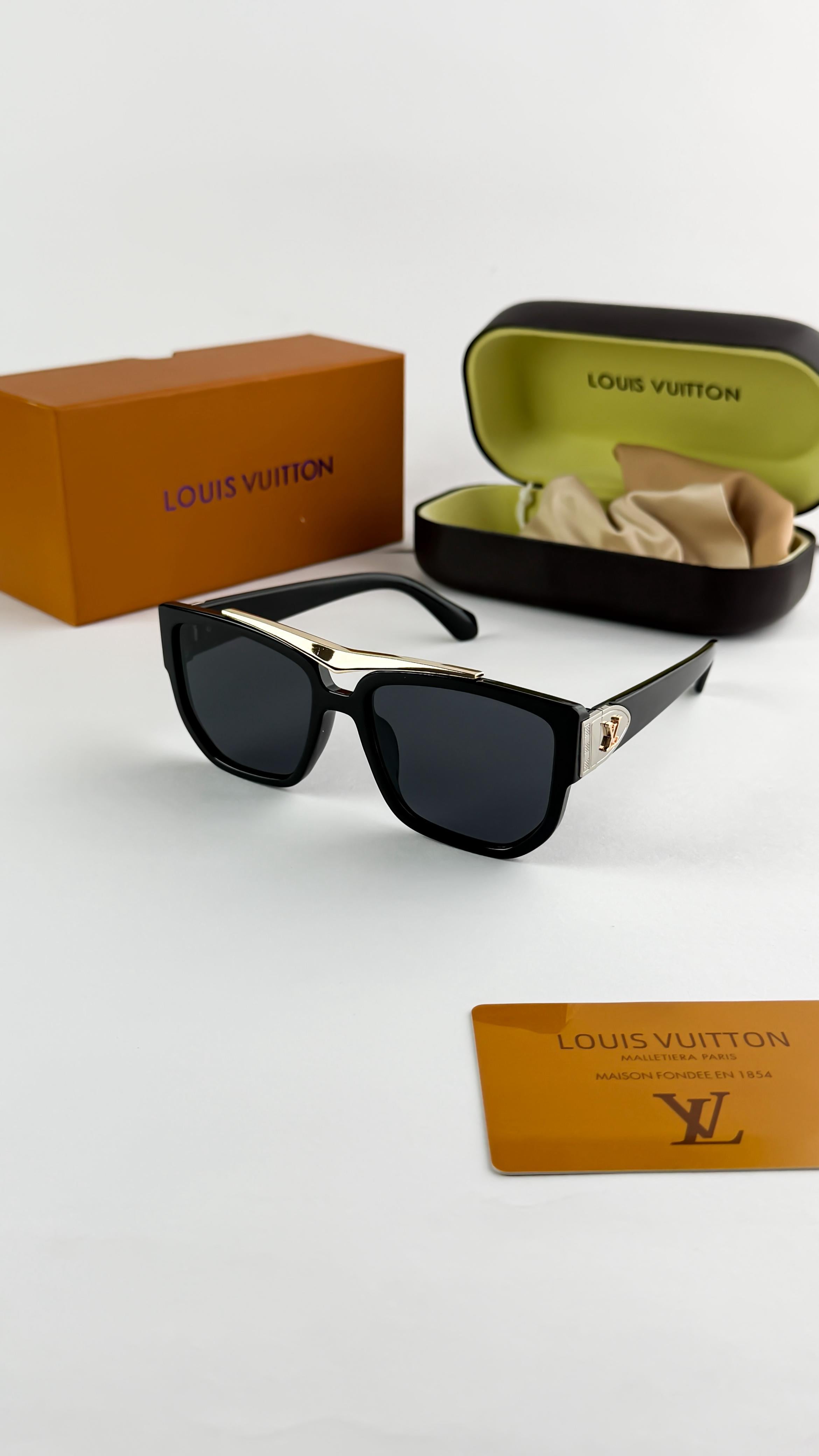*LOUIS VUITTON GOLD BLACK 🥵🥵🥵*