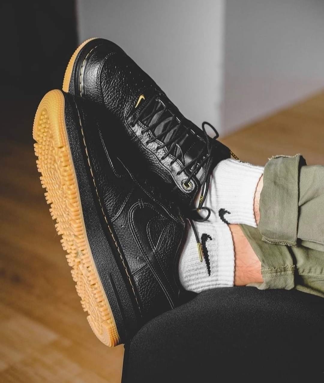 Nik e Airforce 1 Luxe Black Gum