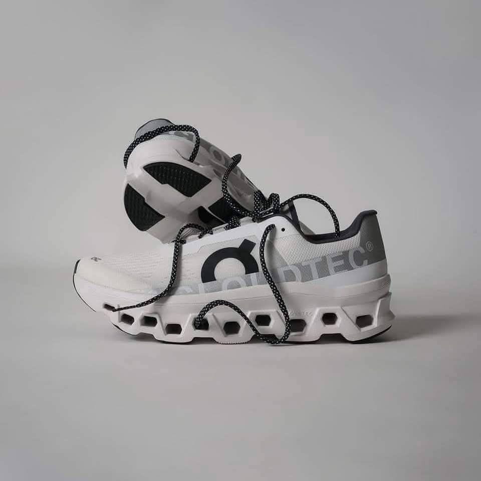 On Clou_d Monster All White