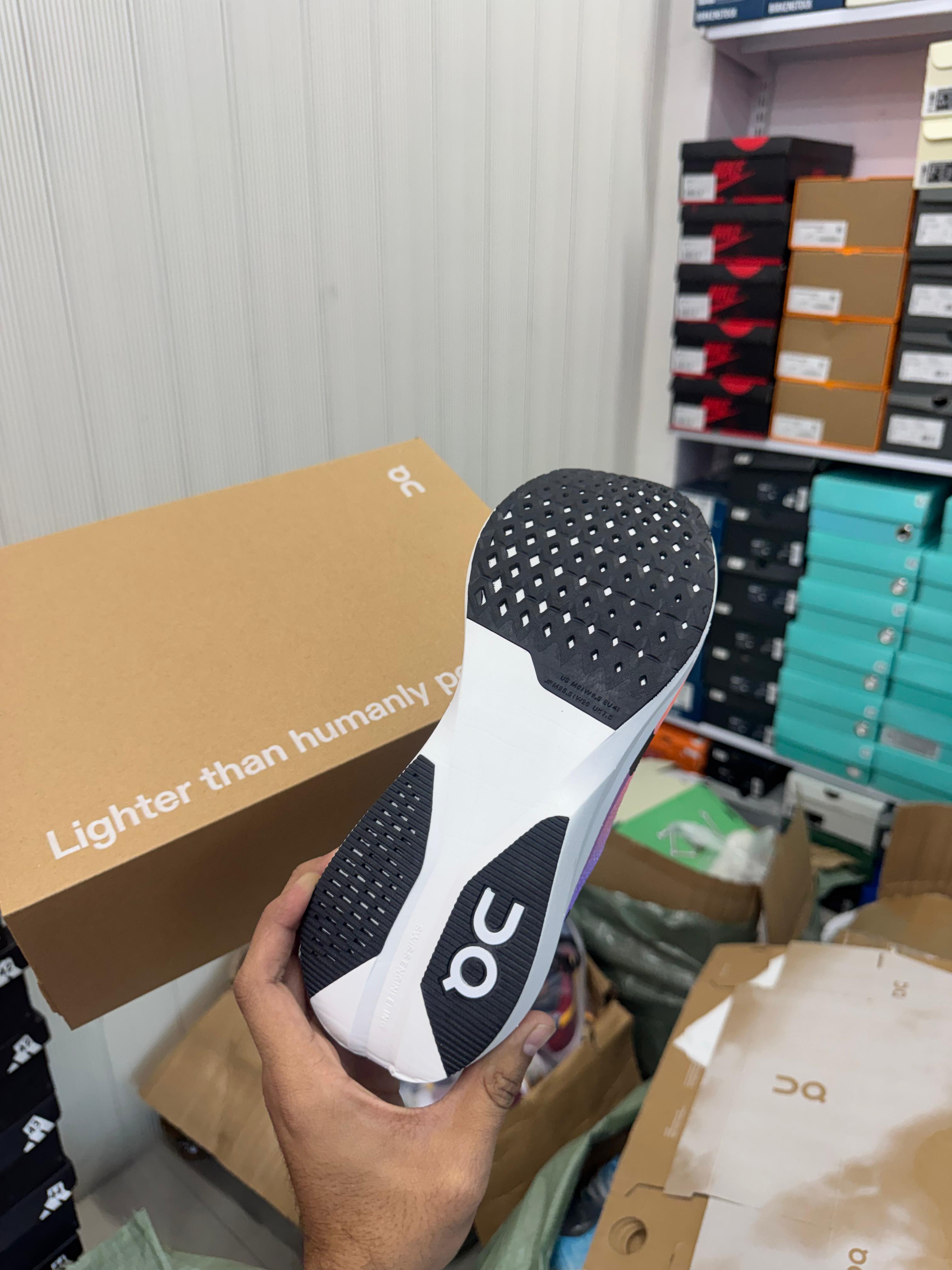 On Clou_dBoom Strike LS White