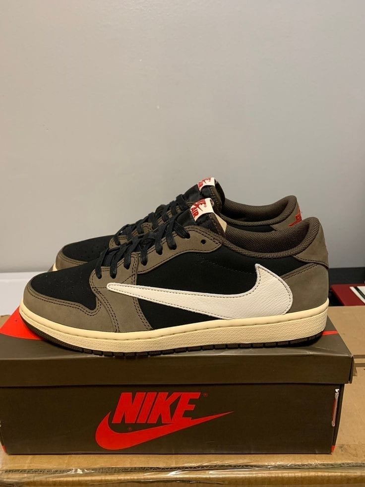 Air Jorda_n 1 Low X Travis Scott Dark Mocha