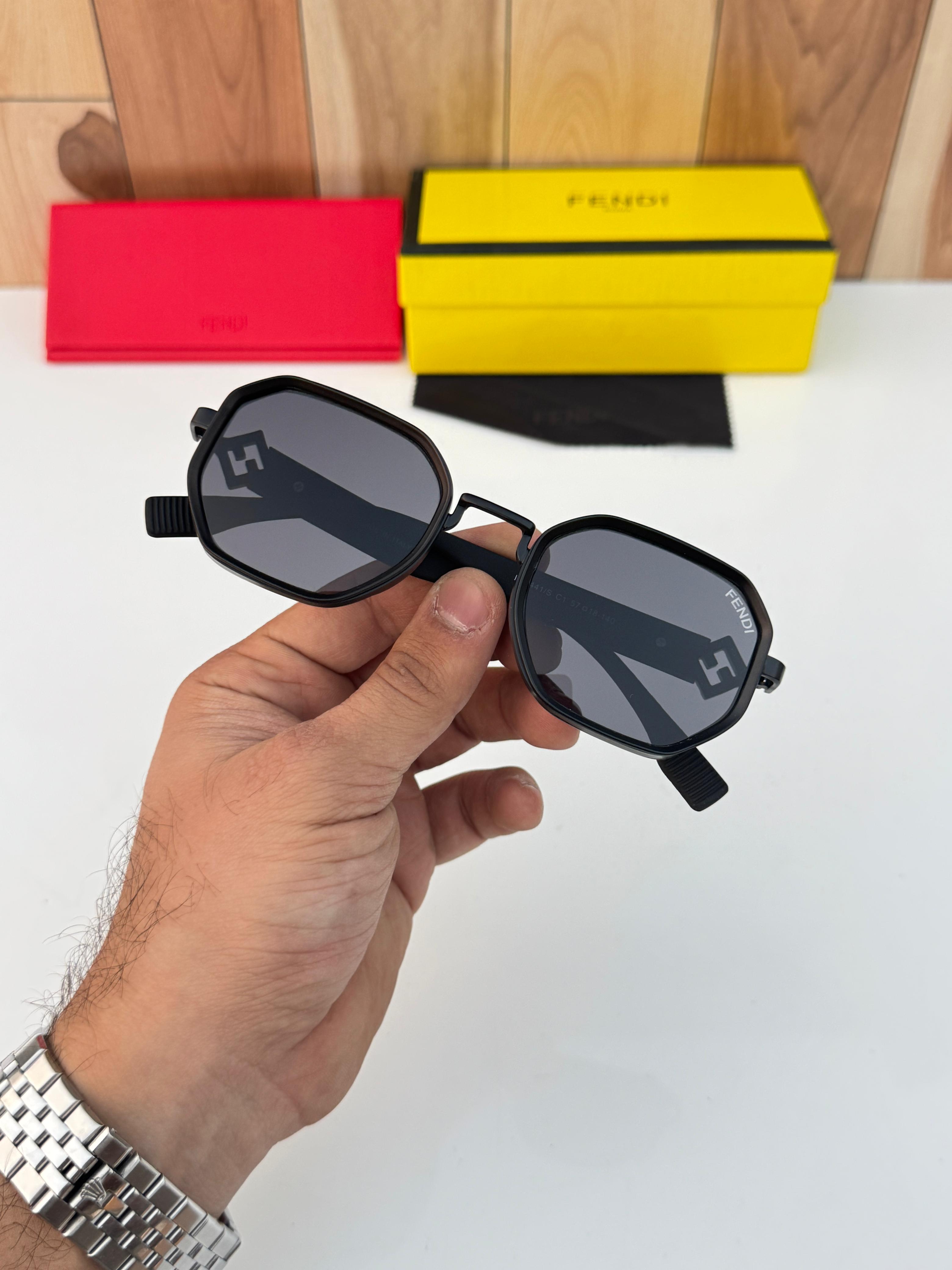 Fendi 441 black