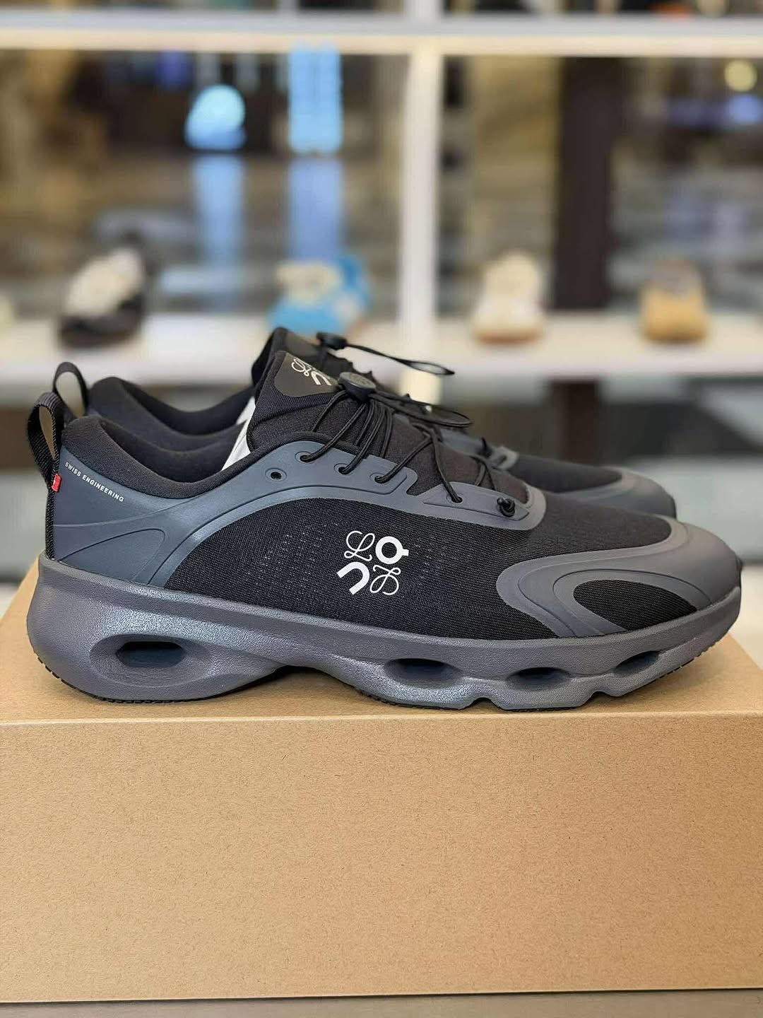 *On Running CloudSolo X Loewe Black*