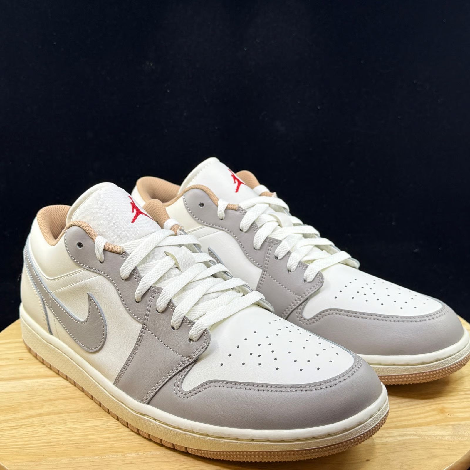 Nikee Ai_r Jorda_n Retr_o 1 Low Silver College Grey Hemp