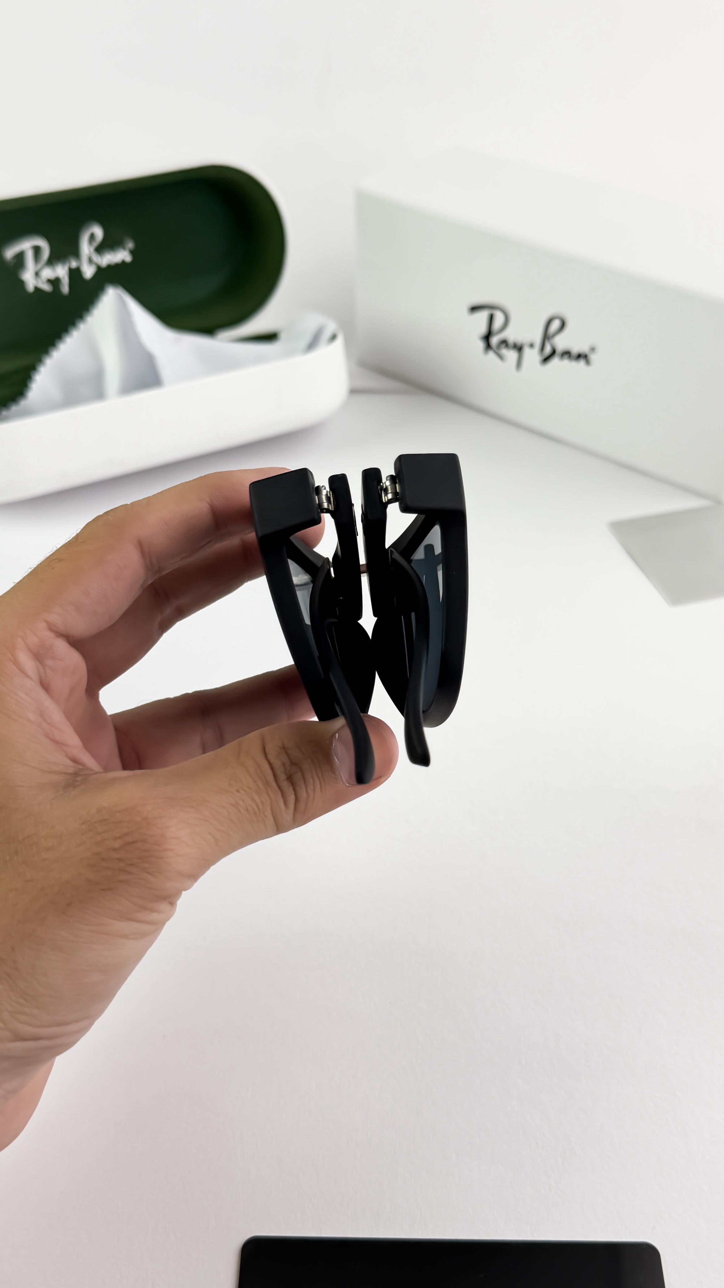 *RAYBAN BLACK FOLDABLE 4601😡😡😡SHOW YOUR PERSONALITY