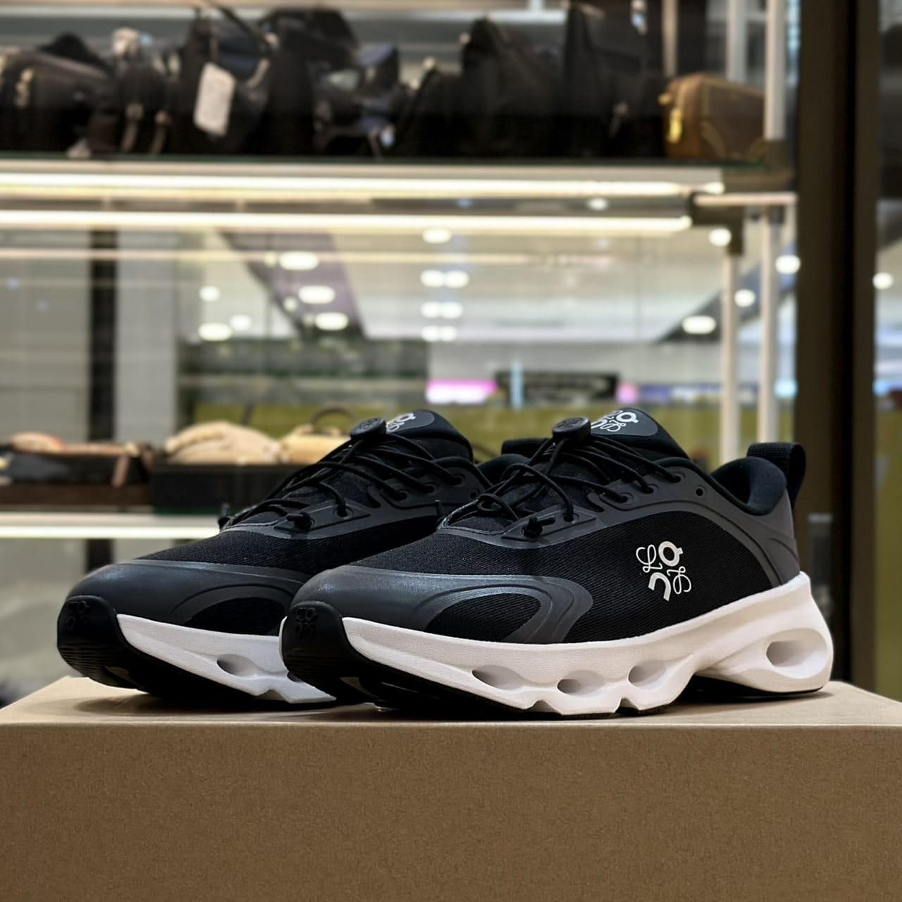 *On Running Cloudsolo X Loewe White Black