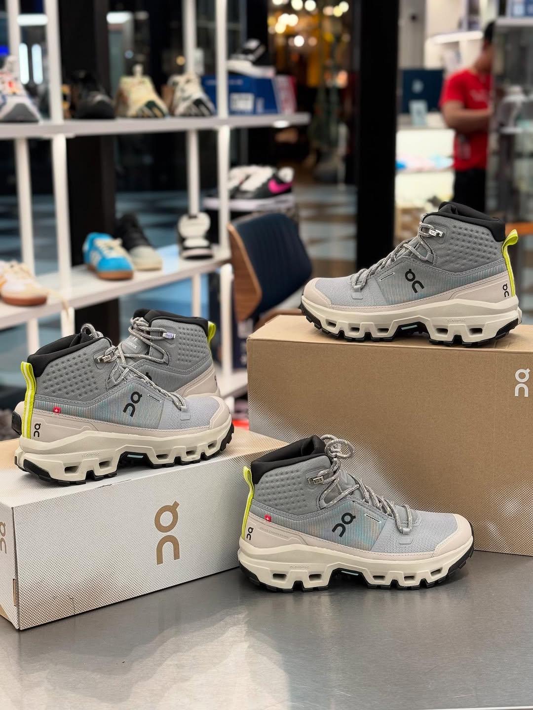 *On Running CloudRock Mid WP Hiking & Trail Alloy Ice