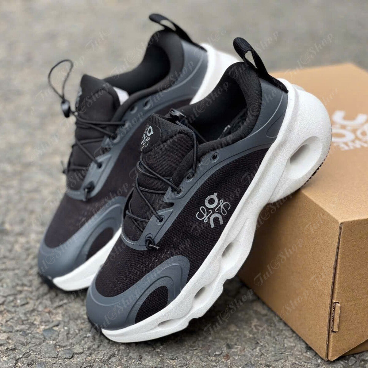 *On Running Cloudsolo X Loewe White Black