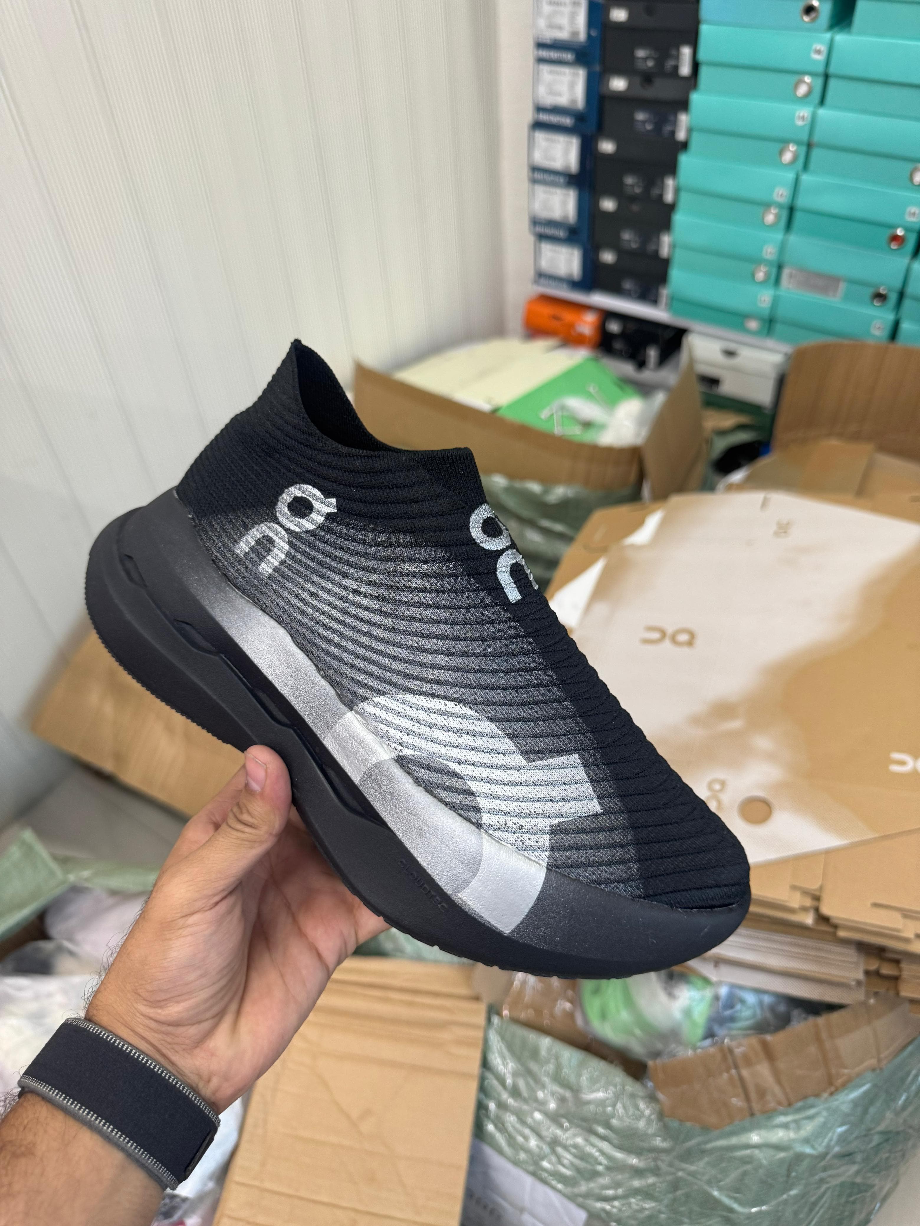 *On Clou_dBoom Strike LS Black/Silvery 🇮🇳