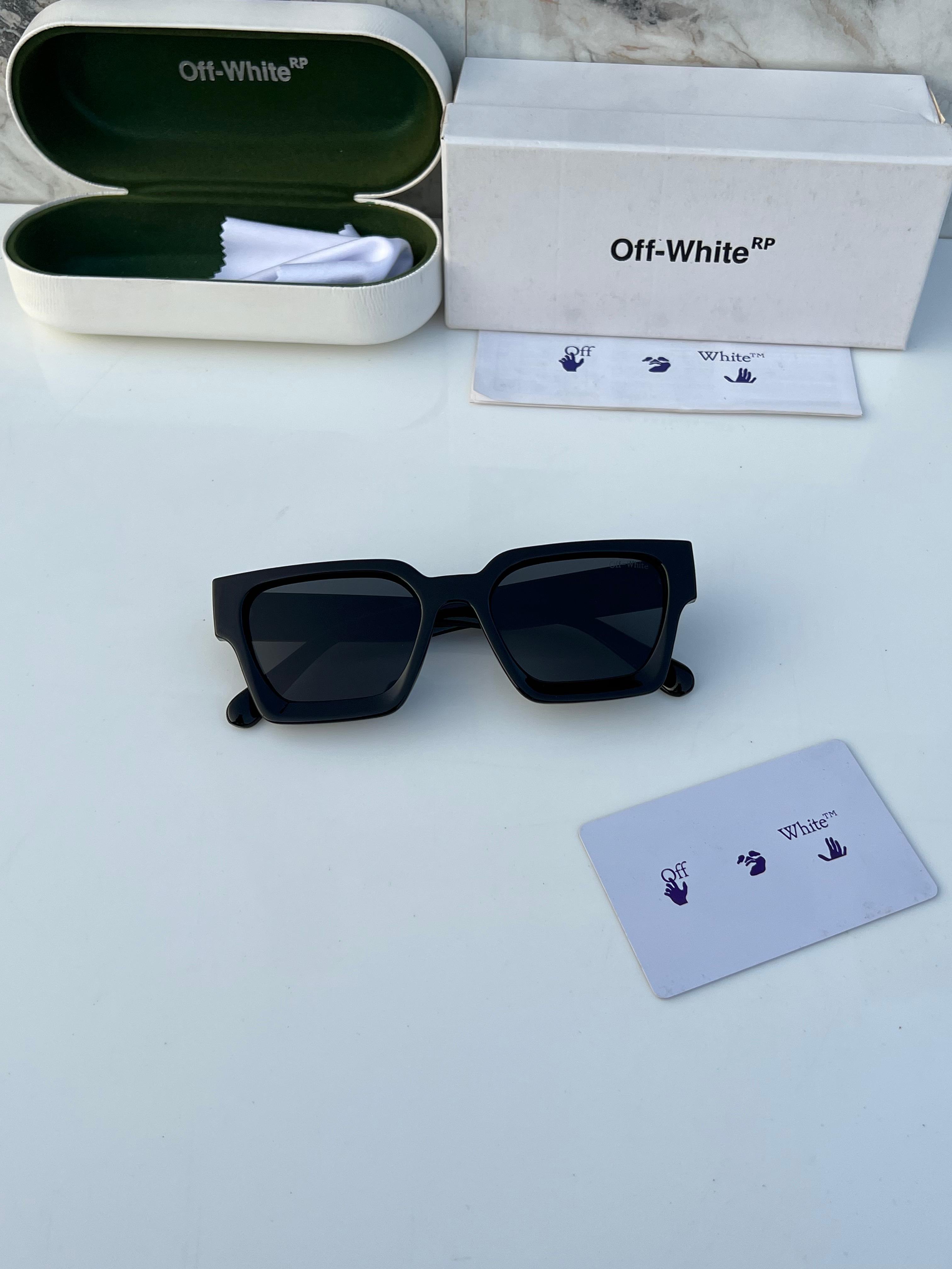 *Off white full black*