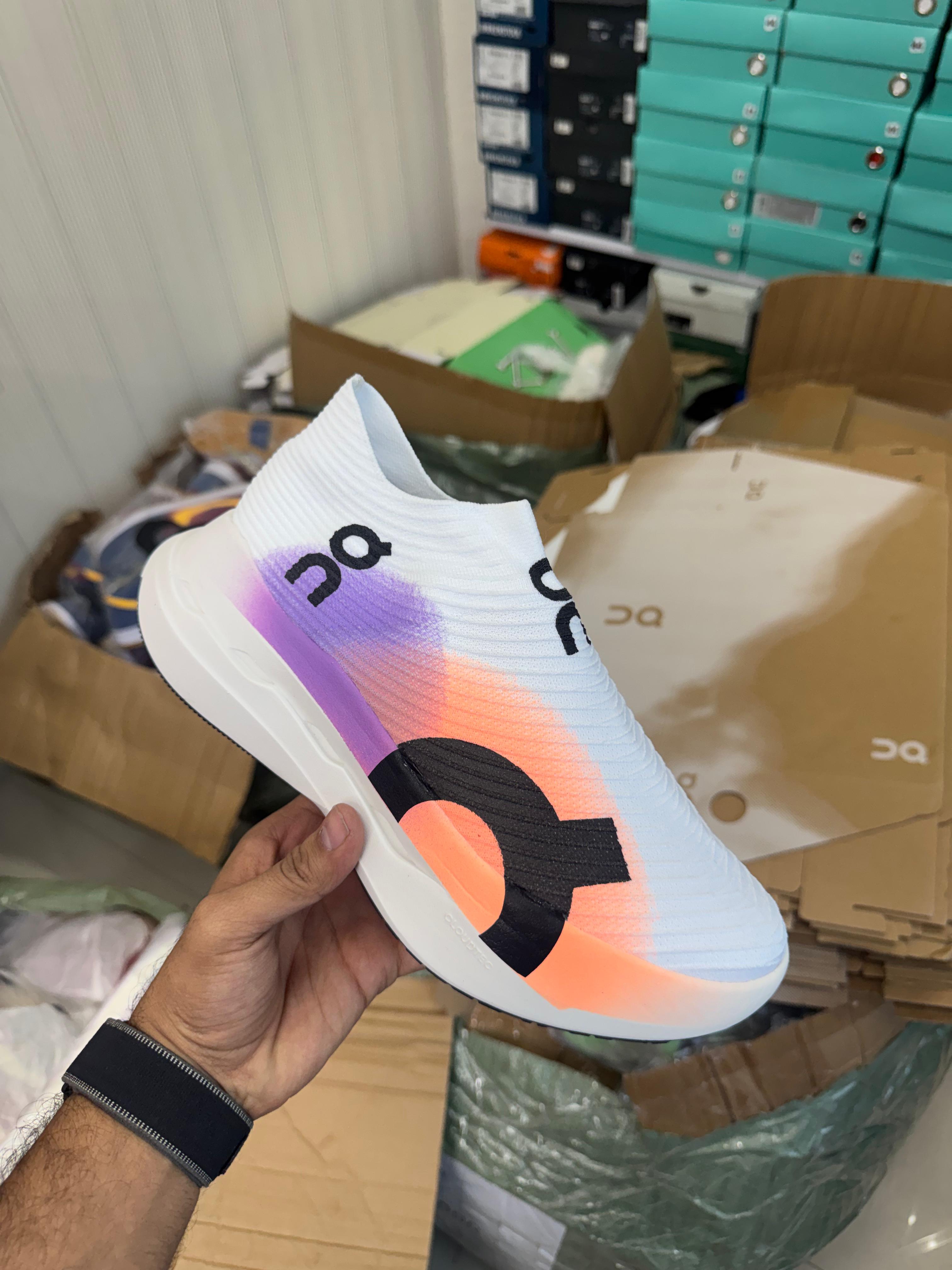 On Clou_dBoom Strike LS White