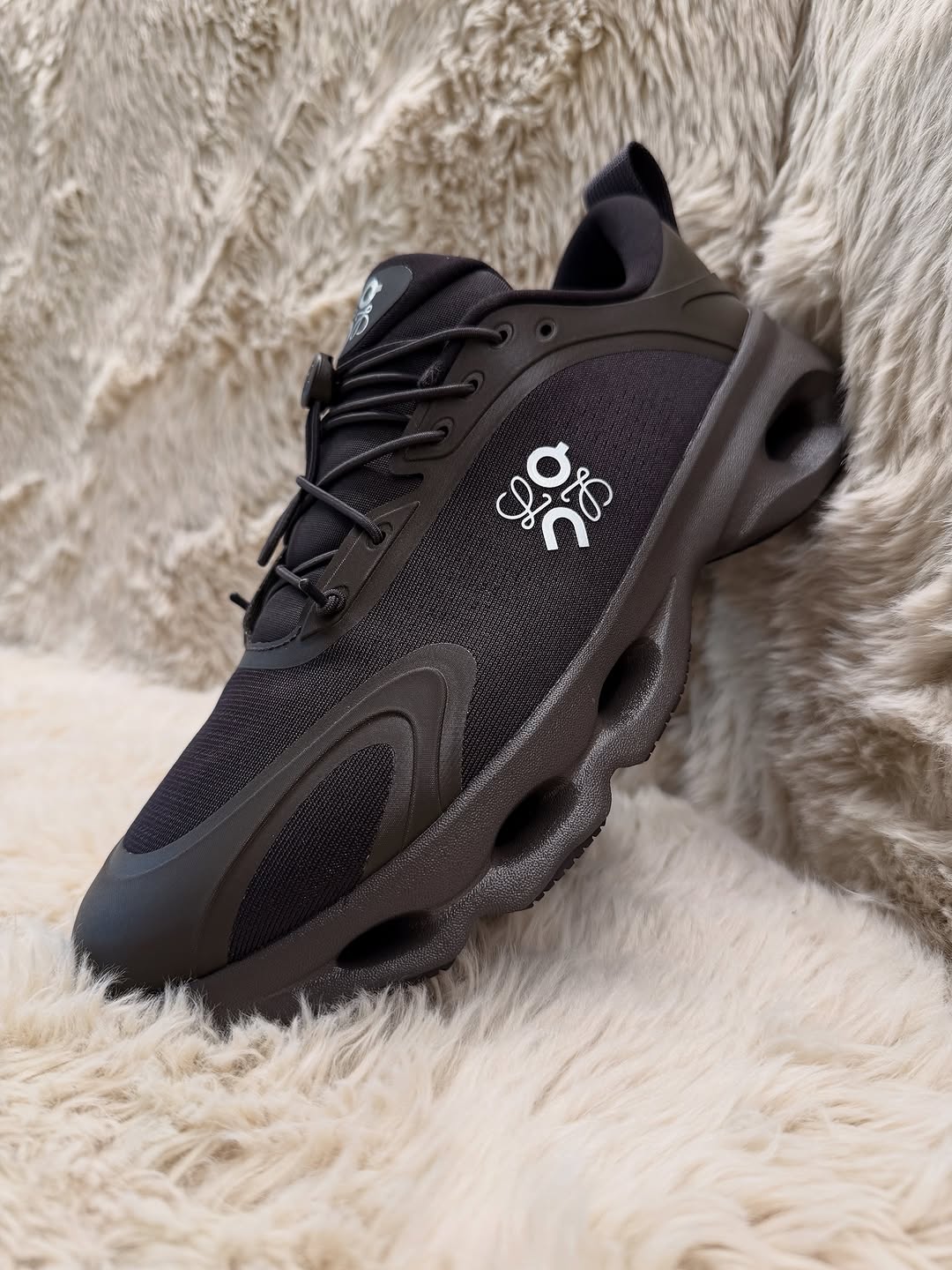 *On Running CloudSolo X Loewe Black*